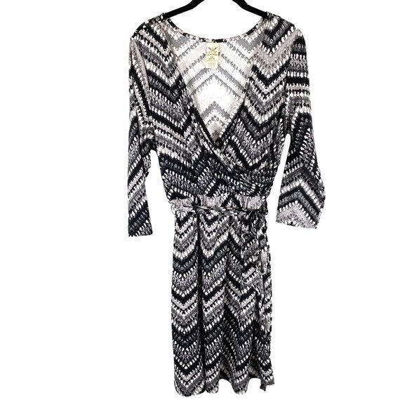 Faded Glory Womens L Chevron Pattern Belted Stretch Waist Dress Grey Faux Wrap - Picture 7 of 7